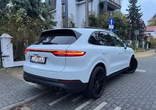 PORSCHE Cayenne Platinum Edition