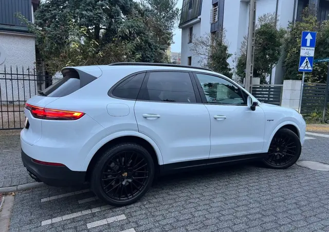 PORSCHE Cayenne Platinum Edition