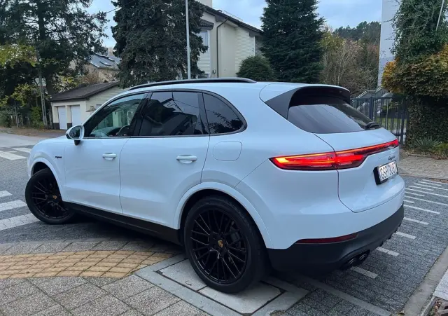 PORSCHE Cayenne Platinum Edition