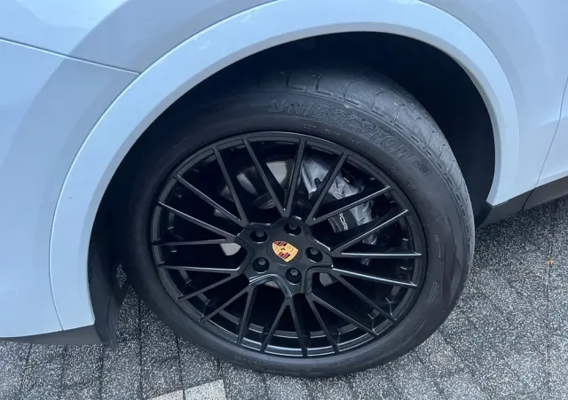 PORSCHE Cayenne Platinum Edition