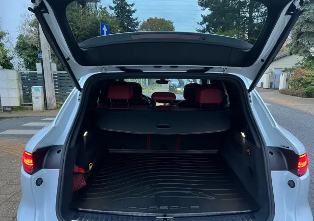 PORSCHE Cayenne Platinum Edition