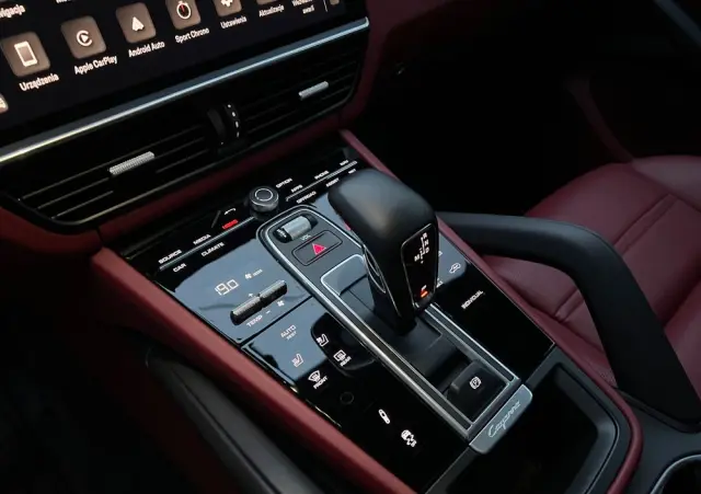 PORSCHE Cayenne Platinum Edition