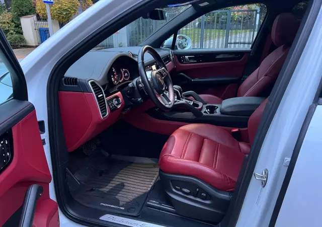 PORSCHE Cayenne Platinum Edition