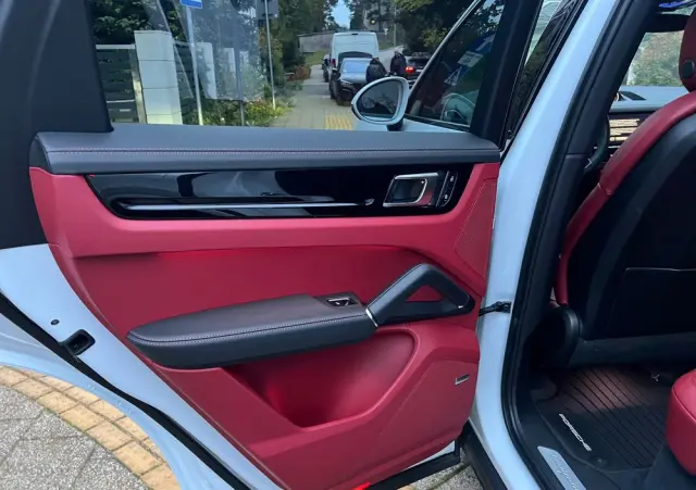 PORSCHE Cayenne Platinum Edition