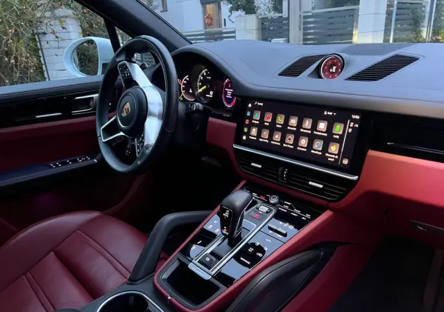 PORSCHE Cayenne Platinum Edition