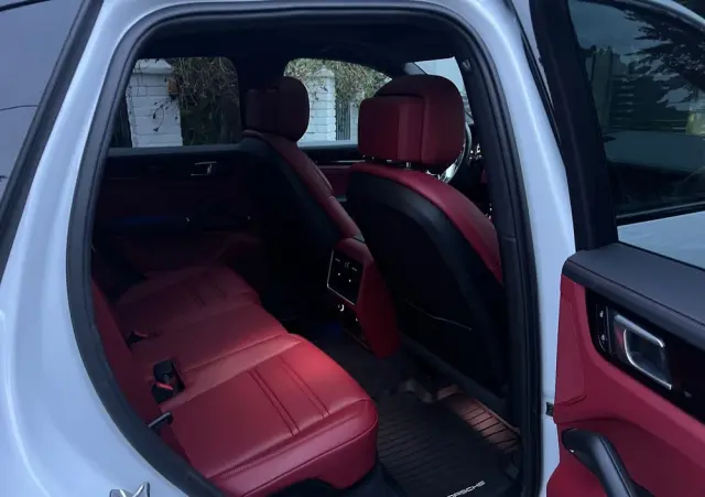 PORSCHE Cayenne Platinum Edition