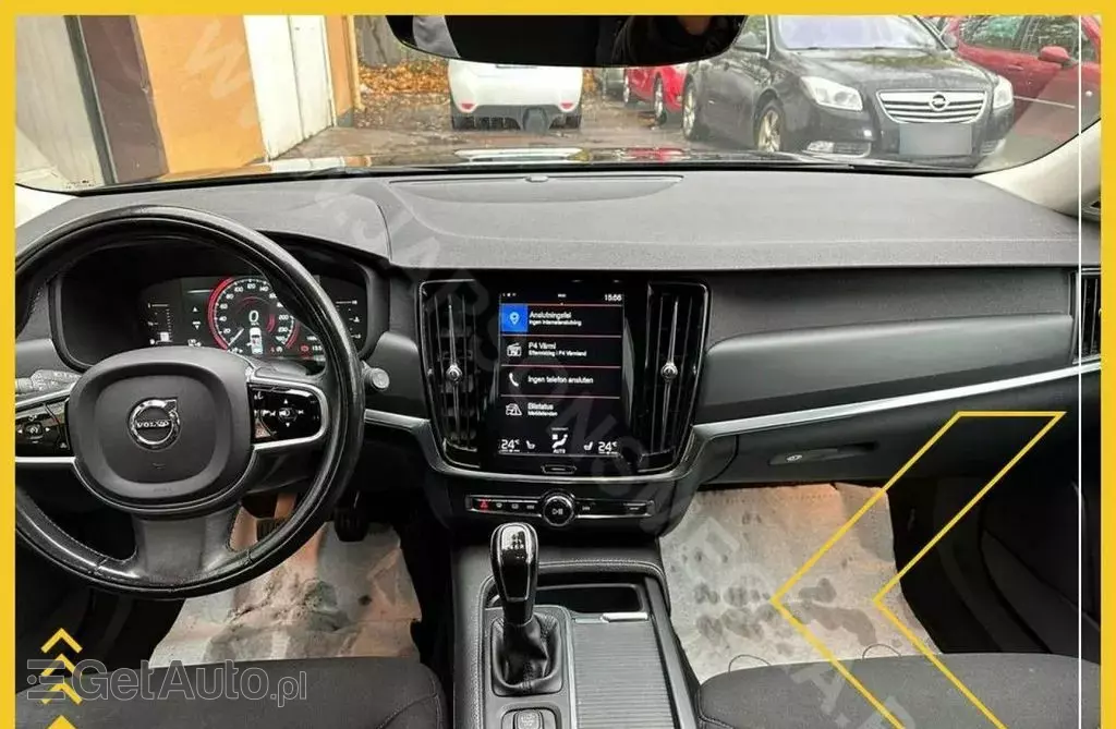 VOLVO V90 
