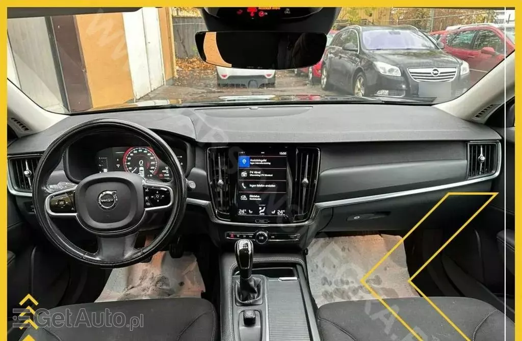 VOLVO V90 