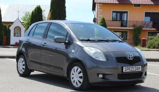 TOYOTA Yaris 