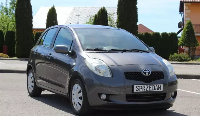 TOYOTA Yaris 