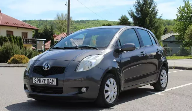 TOYOTA Yaris 