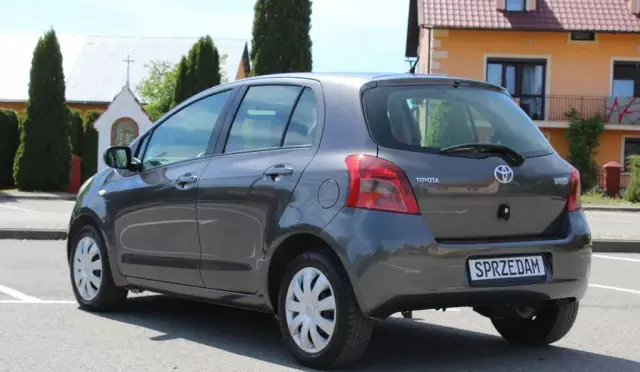 TOYOTA Yaris 
