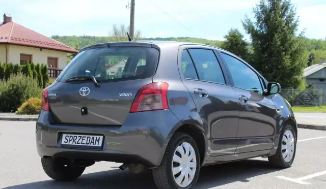 TOYOTA Yaris 