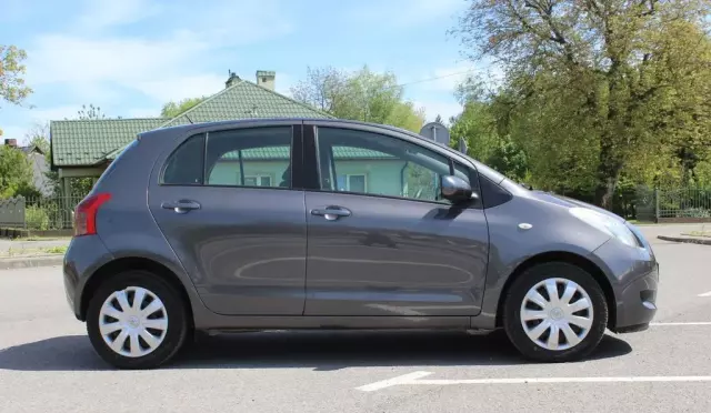 TOYOTA Yaris 