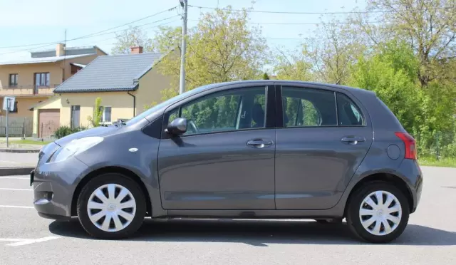 TOYOTA Yaris 