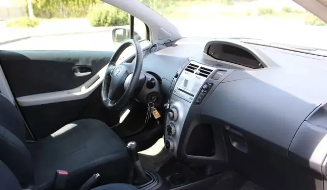 TOYOTA Yaris 
