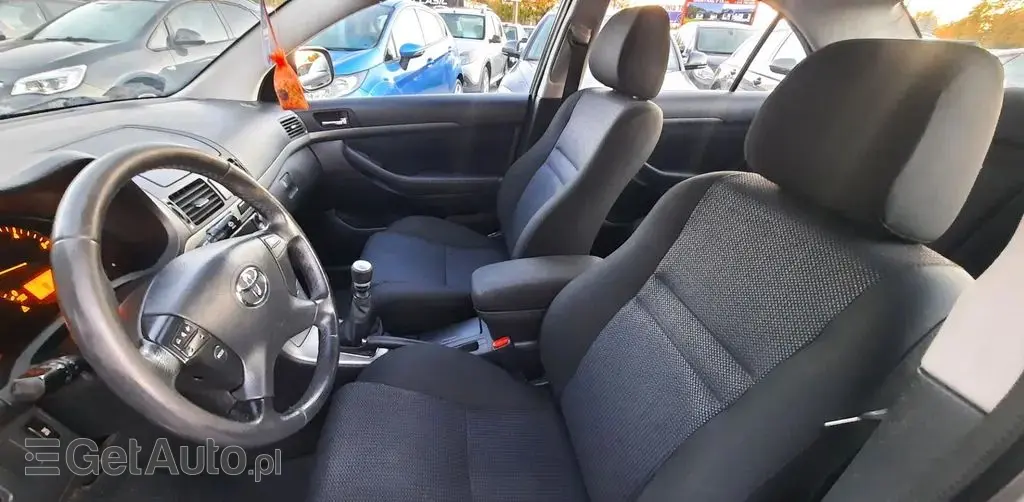 TOYOTA Avensis 