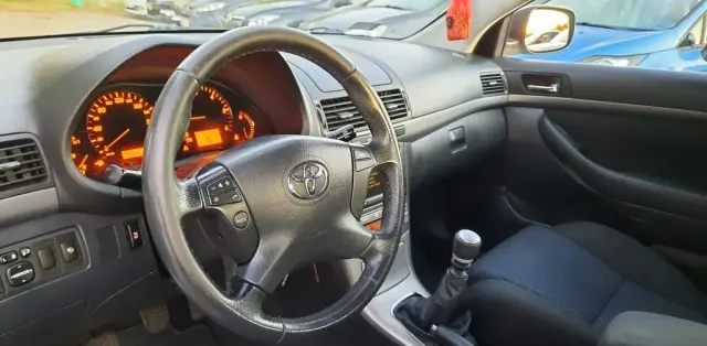 TOYOTA Avensis 