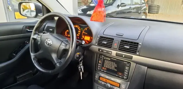 TOYOTA Avensis 