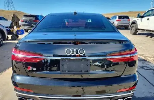 AUDI S6 