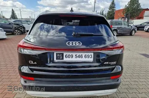 AUDI Q4 