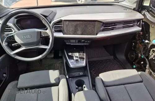 AUDI Q4 
