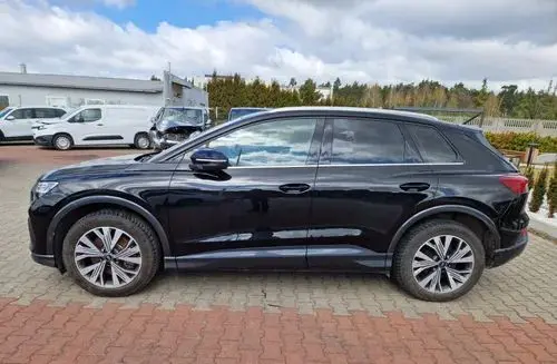 AUDI Q4 