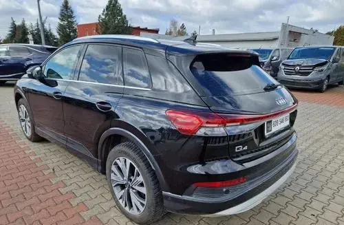 AUDI Q4 