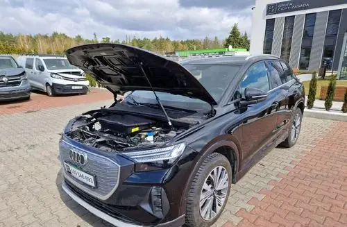 AUDI Q4 