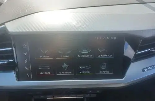 AUDI Q4 