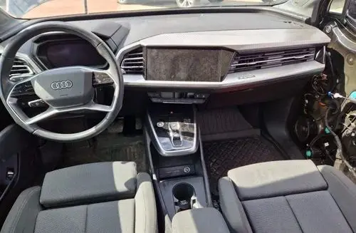 AUDI Q4 
