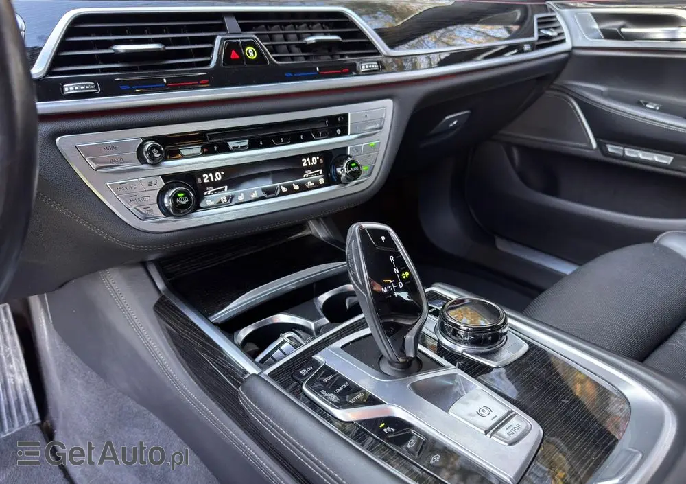 BMW Seria 7 750i xDrive