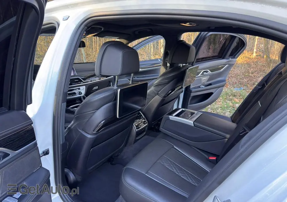 BMW Seria 7 750i xDrive