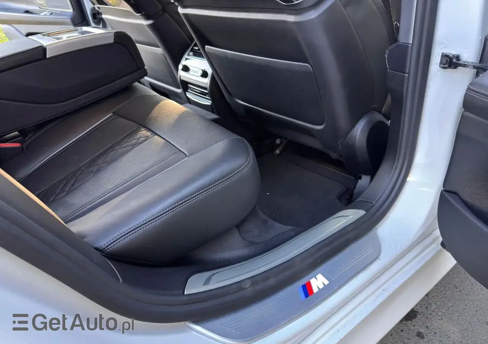 BMW Seria 7 750i xDrive