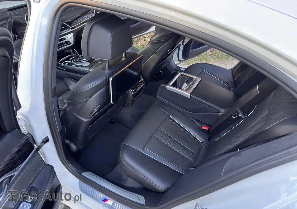 BMW Seria 7 750i xDrive