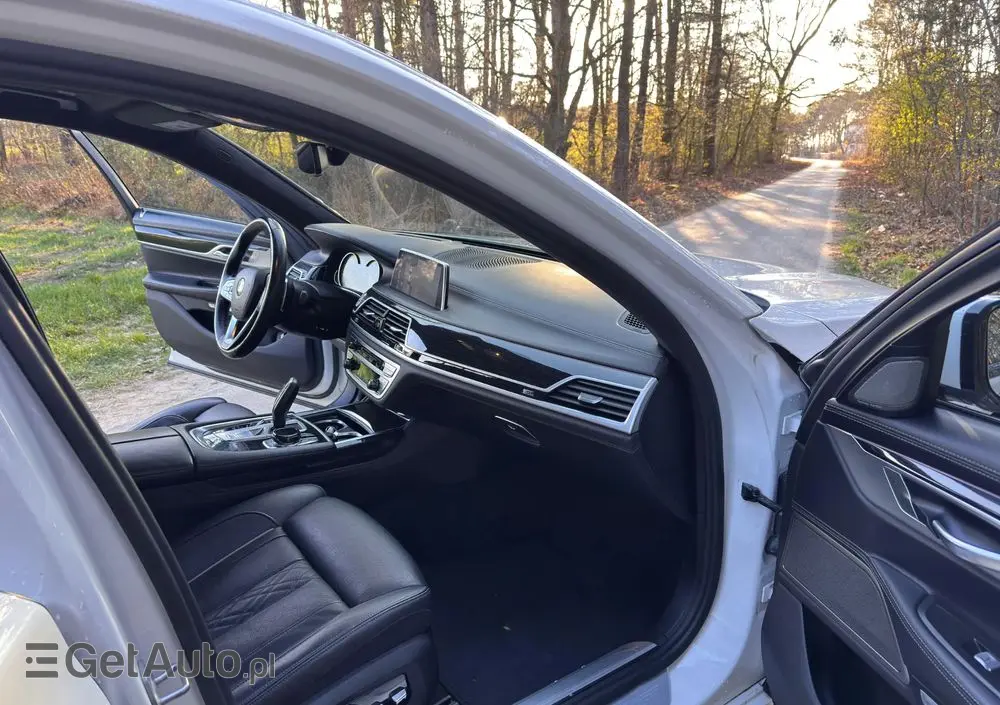 BMW Seria 7 750i xDrive