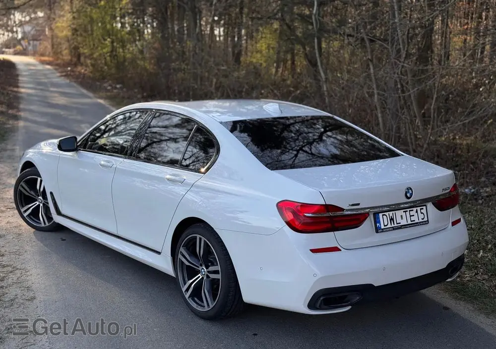 BMW Seria 7 750i xDrive