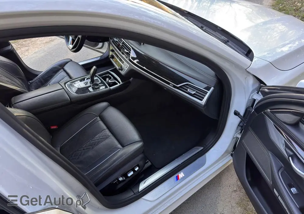 BMW Seria 7 750i xDrive