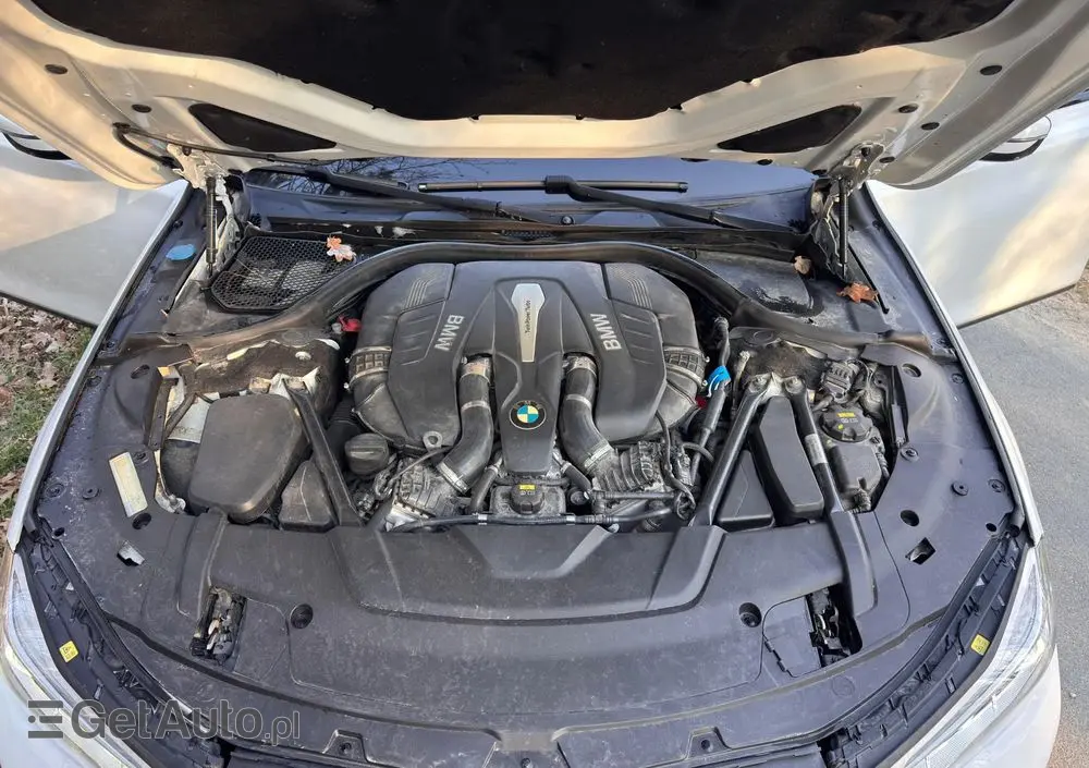 BMW Seria 7 750i xDrive
