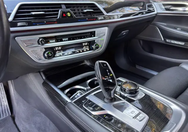 BMW Seria 7 750i xDrive