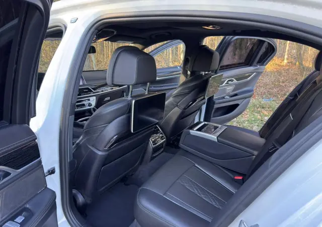 BMW Seria 7 750i xDrive
