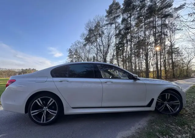BMW Seria 7 750i xDrive