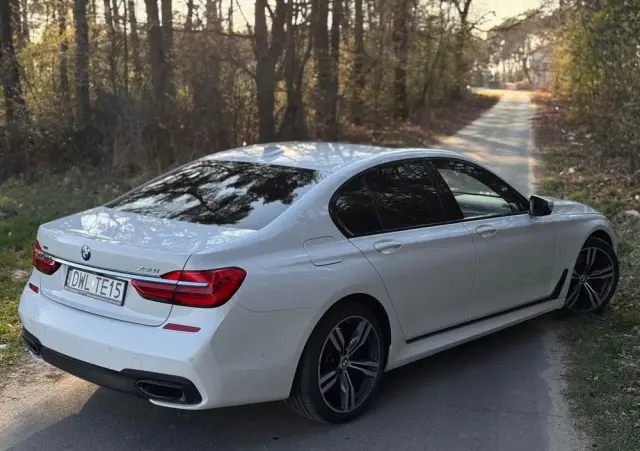 BMW Seria 7 750i xDrive