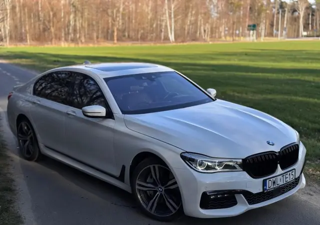 BMW Seria 7 750i xDrive