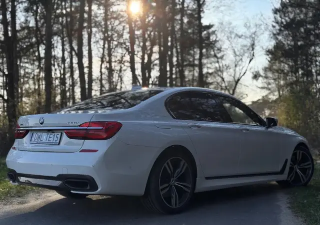 BMW Seria 7 750i xDrive