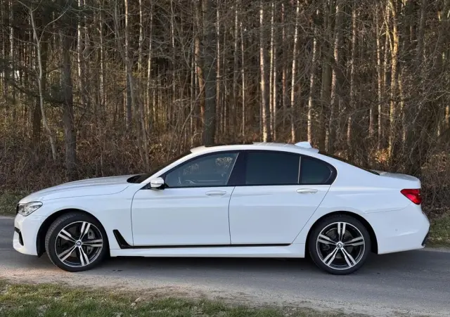 BMW Seria 7 750i xDrive