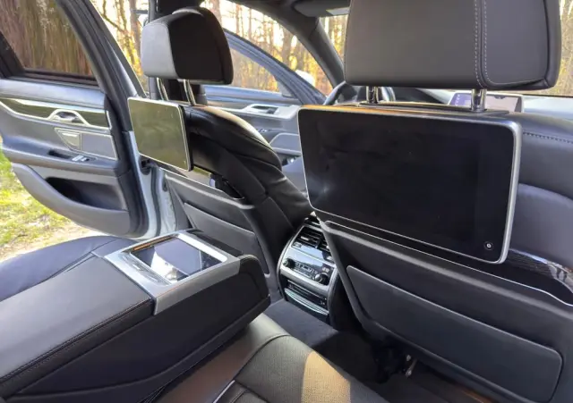BMW Seria 7 750i xDrive