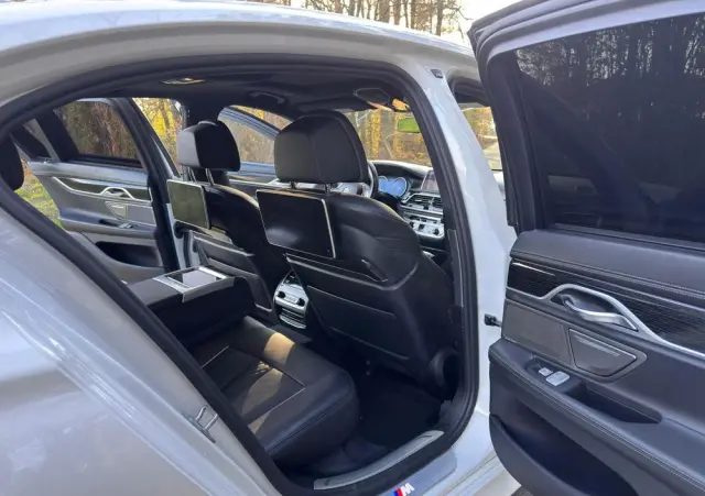 BMW Seria 7 750i xDrive