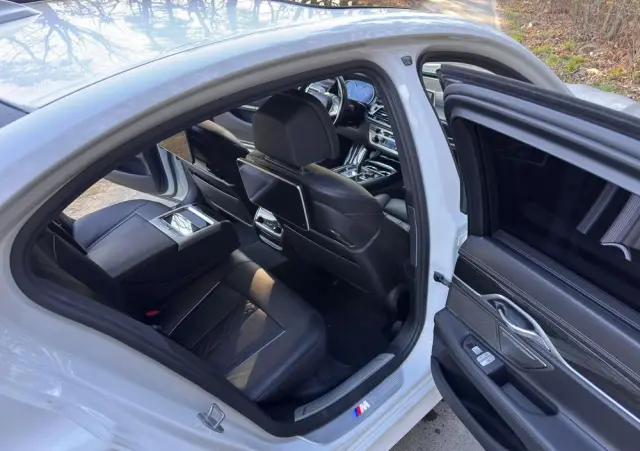 BMW Seria 7 750i xDrive