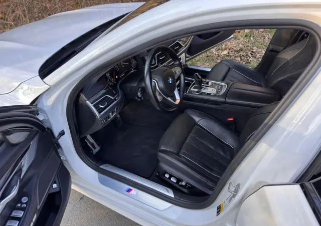 BMW Seria 7 750i xDrive